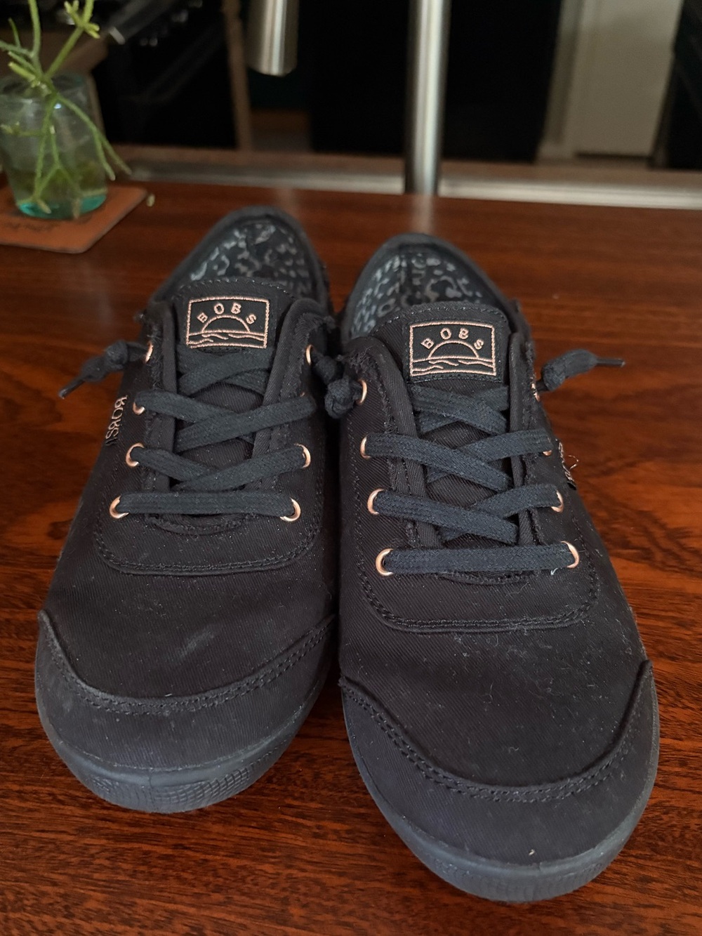 Bob’s Slip On Sneakers by Skechers. Women’s Sz 9. EUC